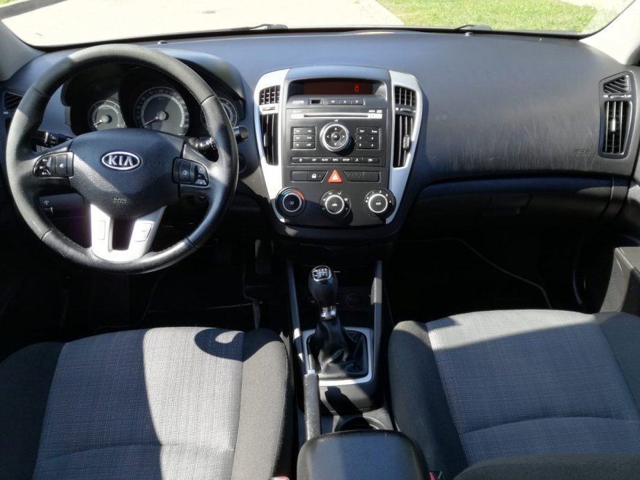 Kia Ceed (cee'd) 1,6 CRDi, fotografija 12