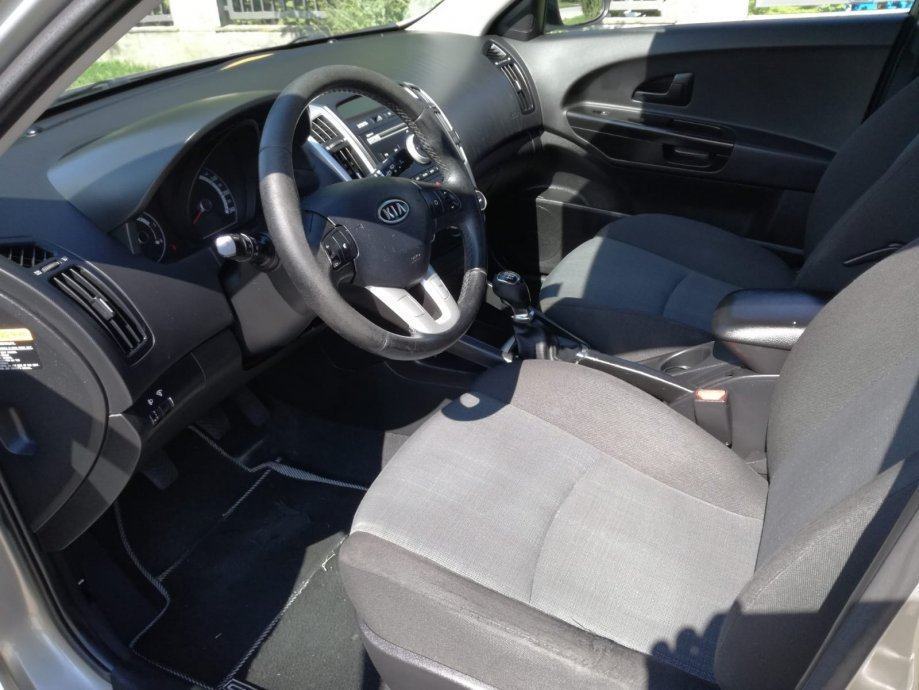 Kia Ceed (cee'd) 1,6 CRDi, fotografija 6