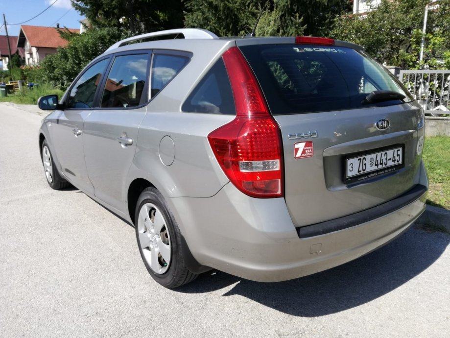 Kia Ceed (cee'd) 1,6 CRDi, fotografija 16