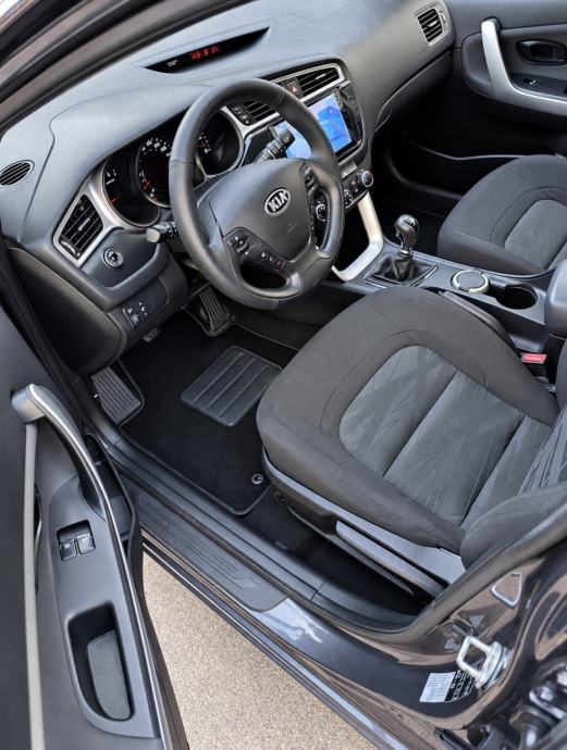 Kia Ceed 1,6 CRDi, kamera, navig, kao NOV, fotografija 9