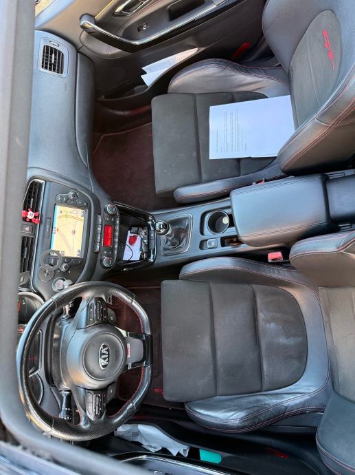 Kia Ceed (cee'd) 1,6 T- GDI GT, fotografija 3