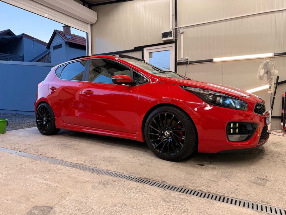 Kia Ceed (cee'd) 1,6 T- GDI GT, fotografija 4