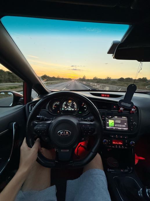 Kia Ceed (cee'd) 1,6 T- GDI GT, fotografija 8
