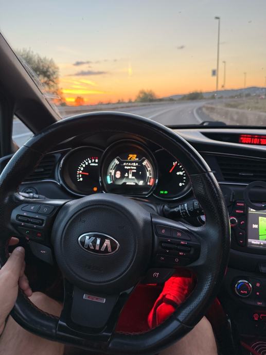 Kia Ceed (cee'd) 1,6 T- GDI GT, fotografija 9