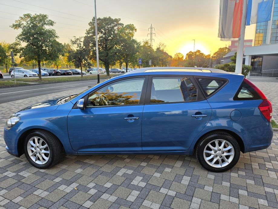 Kia Ceed Sportswagon 1,6 CRDi **PLATINUM**DIG.KLIMA**ALU**REG 1 GOD**, fotografija 4