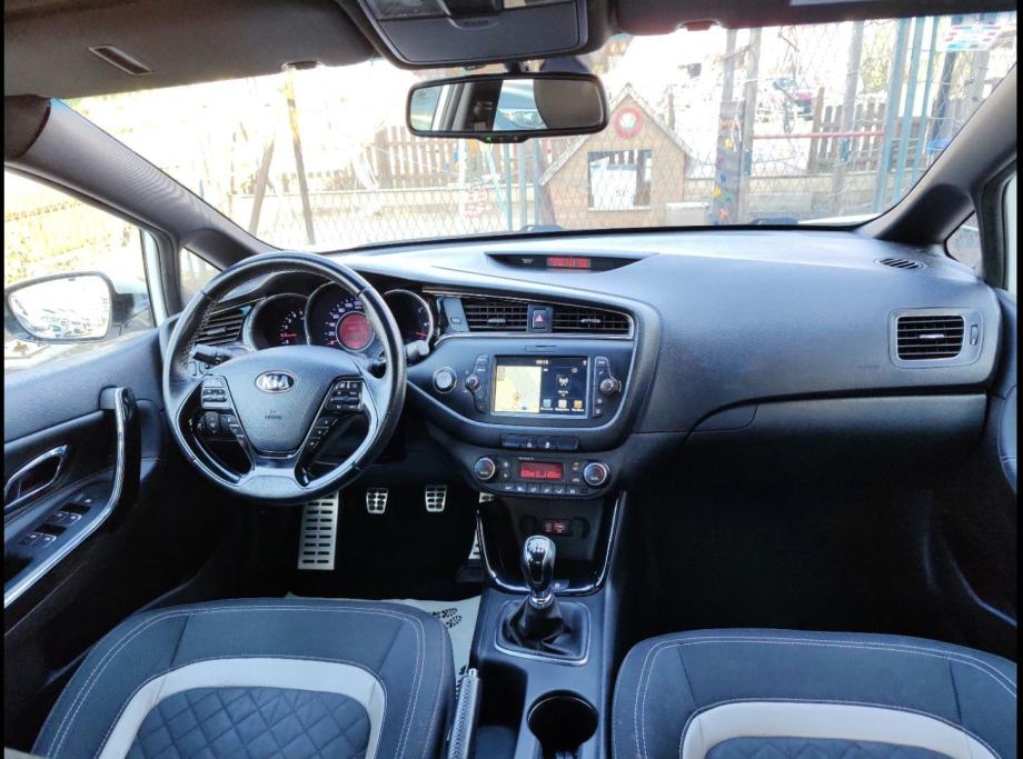 KIA ceed 1.6 CRDI GT-LINE, fotografija 9
