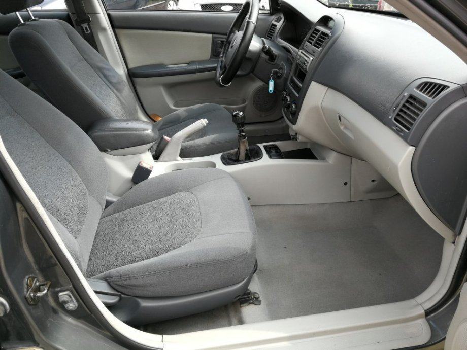 Kia Cerato 1,5 CRDi LX, fotografija 7