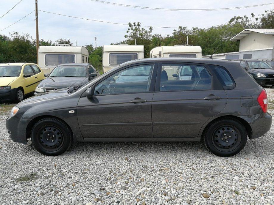 Kia Cerato 1,5 CRDi LX, fotografija 5