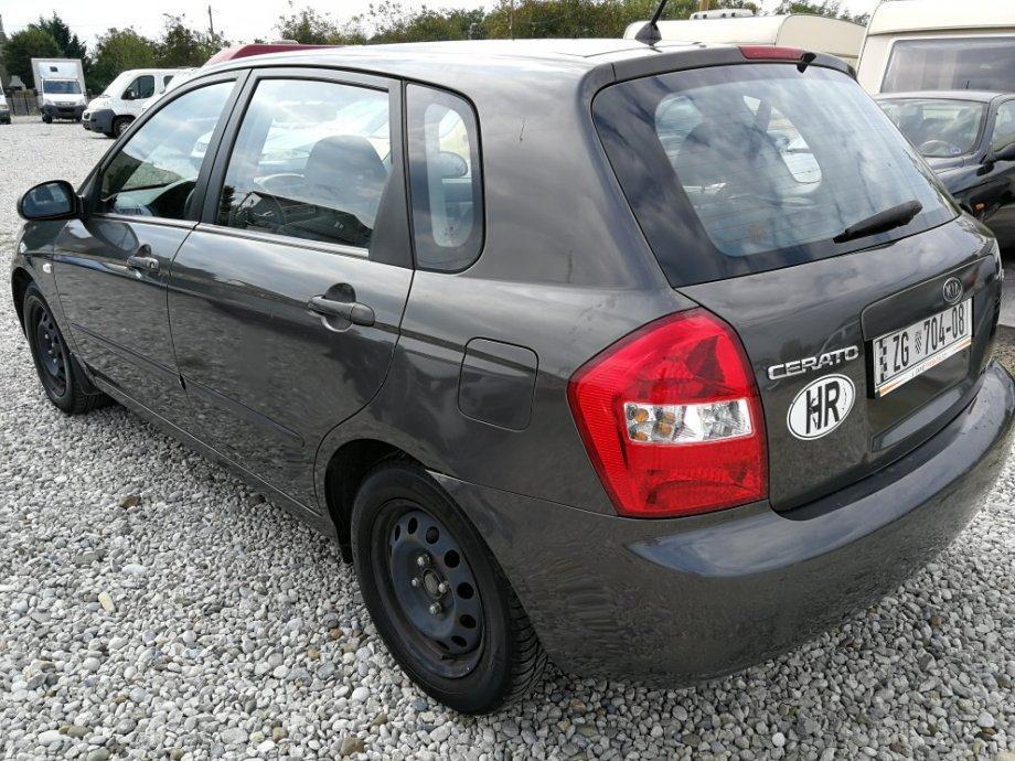 Kia Cerato 1,5 CRDi LX, fotografija 9