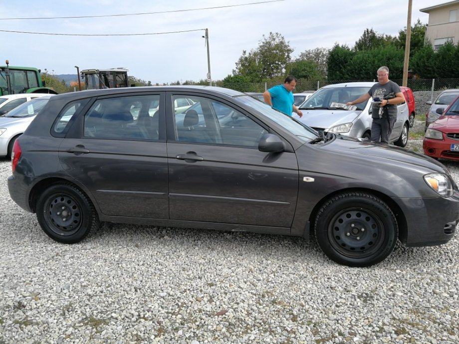 Kia Cerato 1,5 CRDi LX, fotografija 8