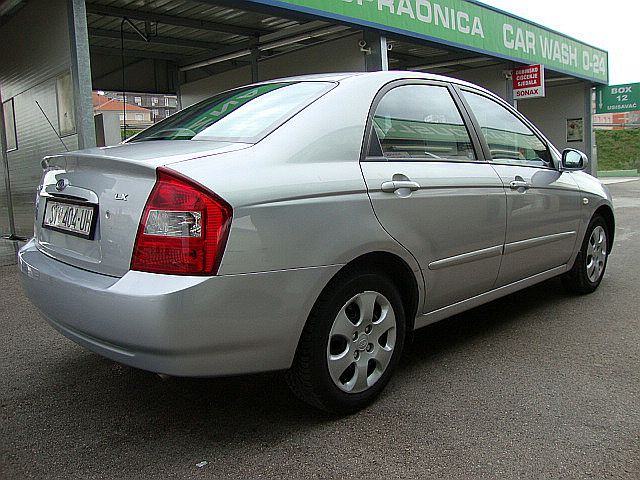 Kia cerato 2004