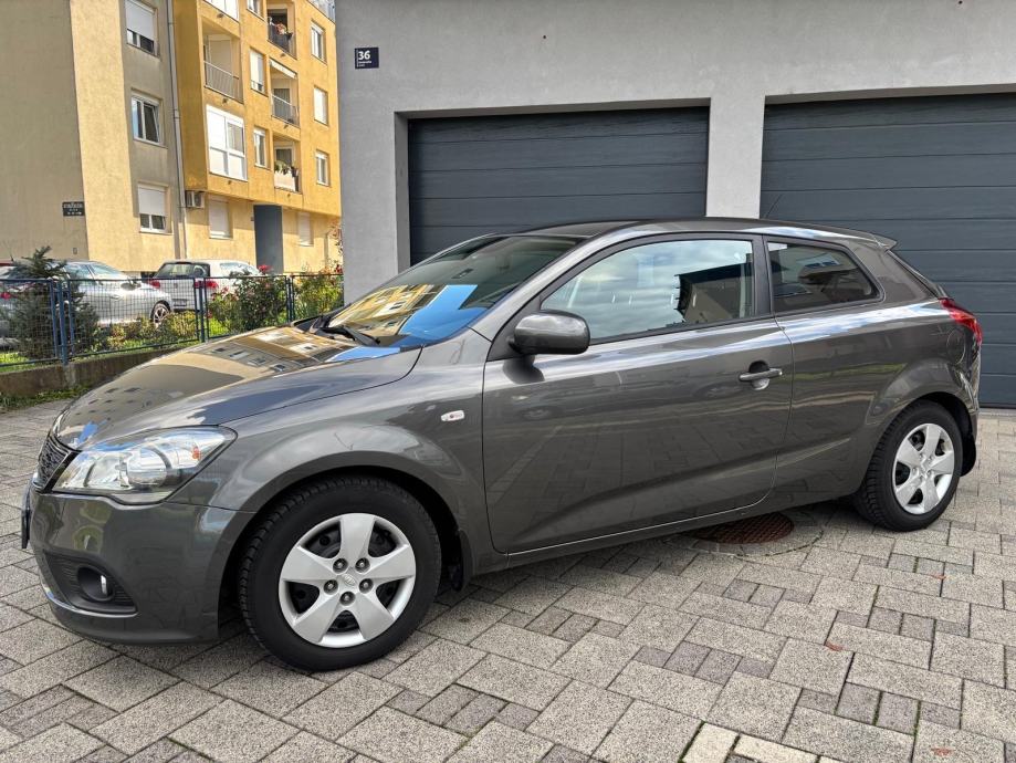 Kia Pro Ceed 1.4 benzin, kupljena u HR., samo 136ooo kilometara!, fotografija 2