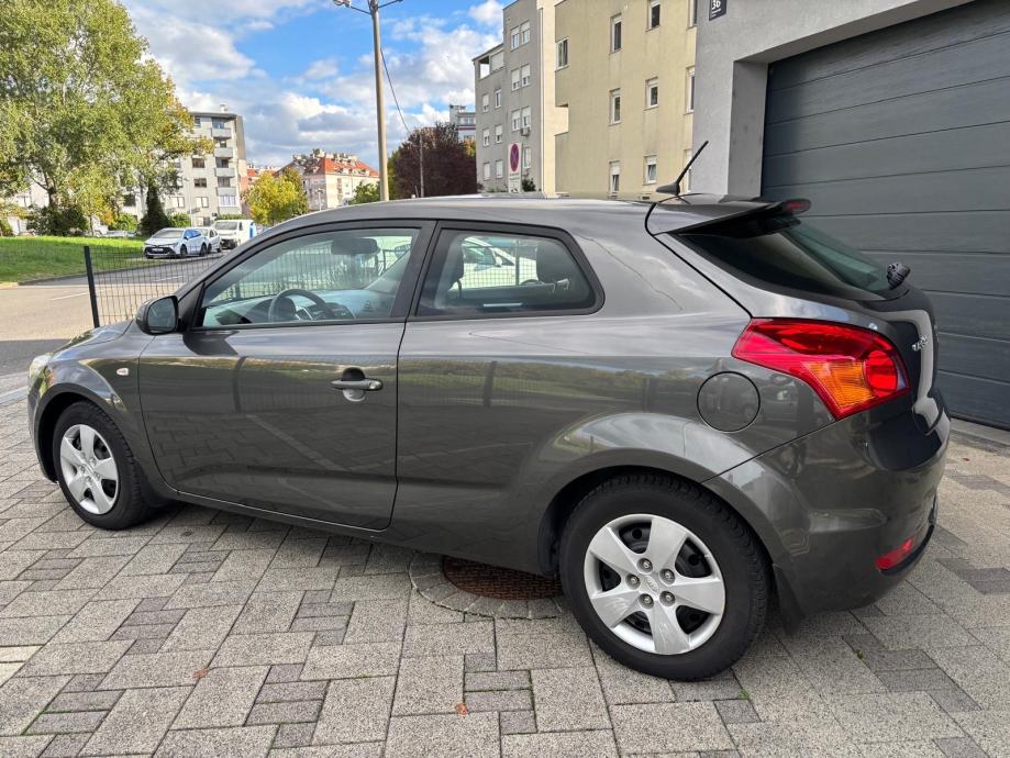 Kia Pro Ceed 1.4 benzin, kupljena u HR., samo 136ooo kilometara!, fotografija 3