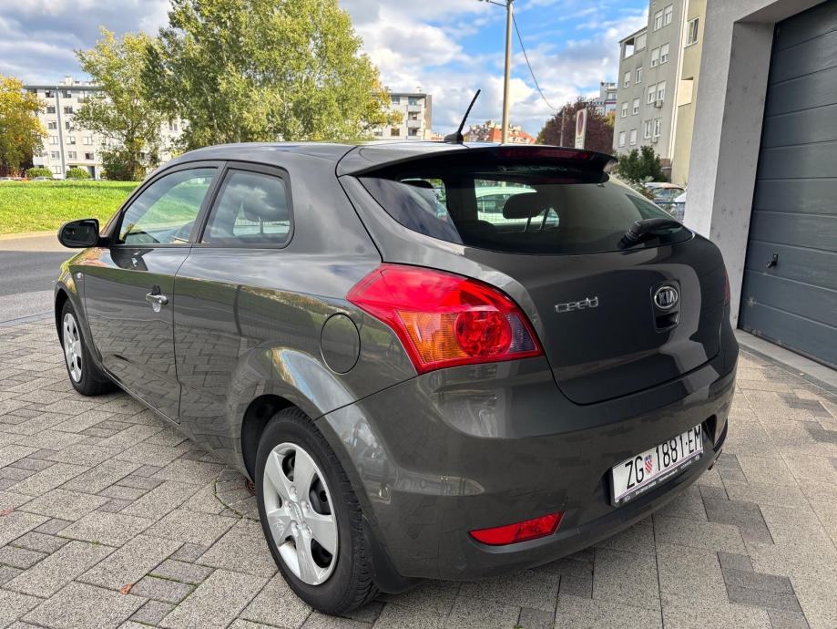 Kia Pro Ceed 1.4 benzin, kupljena u HR., samo 136ooo kilometara!, fotografija 4