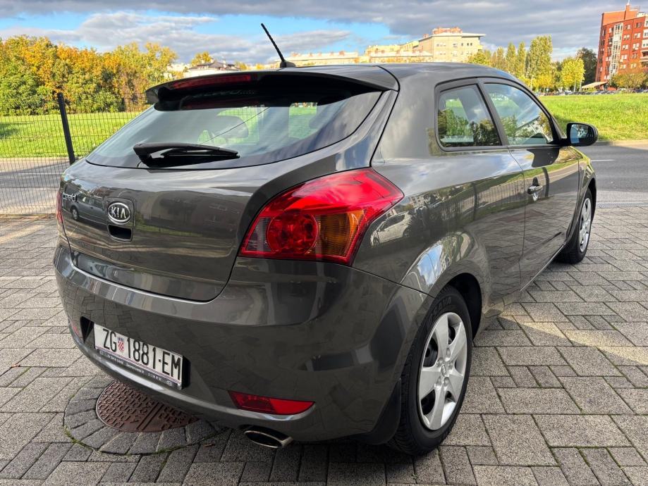Kia Pro Ceed 1.4 benzin, kupljena u HR., samo 136ooo kilometara!, fotografija 6