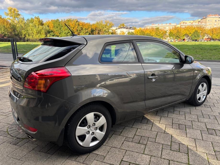 Kia Pro Ceed 1.4 benzin, kupljena u HR., samo 136ooo kilometara!, fotografija 7