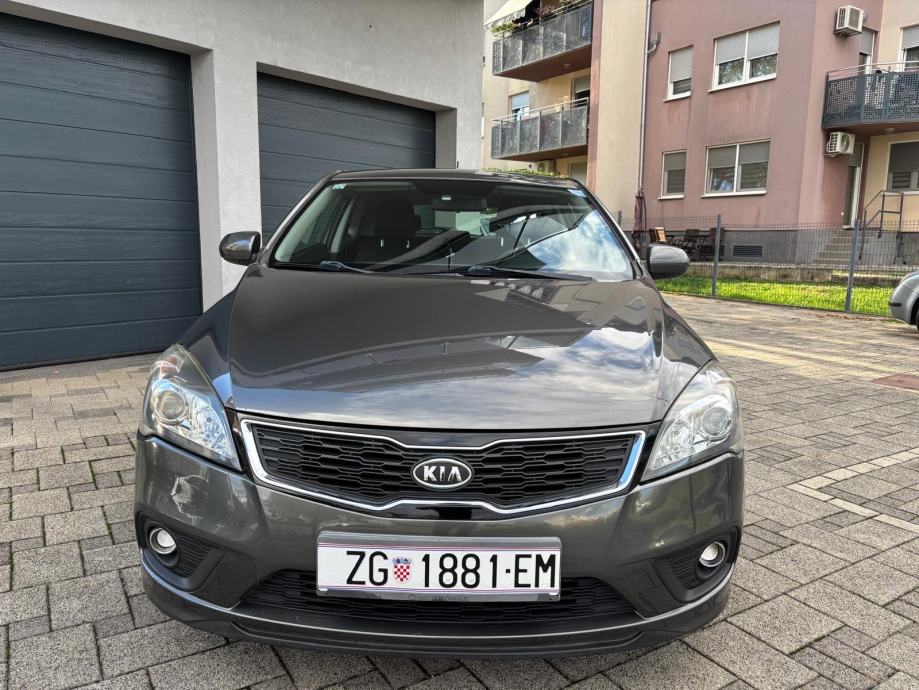 Kia Pro Ceed 1.4 benzin, kupljena u HR., samo 136ooo kilometara!, fotografija 9