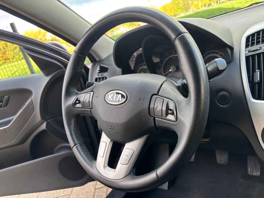 Kia Pro Ceed 1.4 benzin, kupljena u HR., samo 136ooo kilometara!, fotografija 16