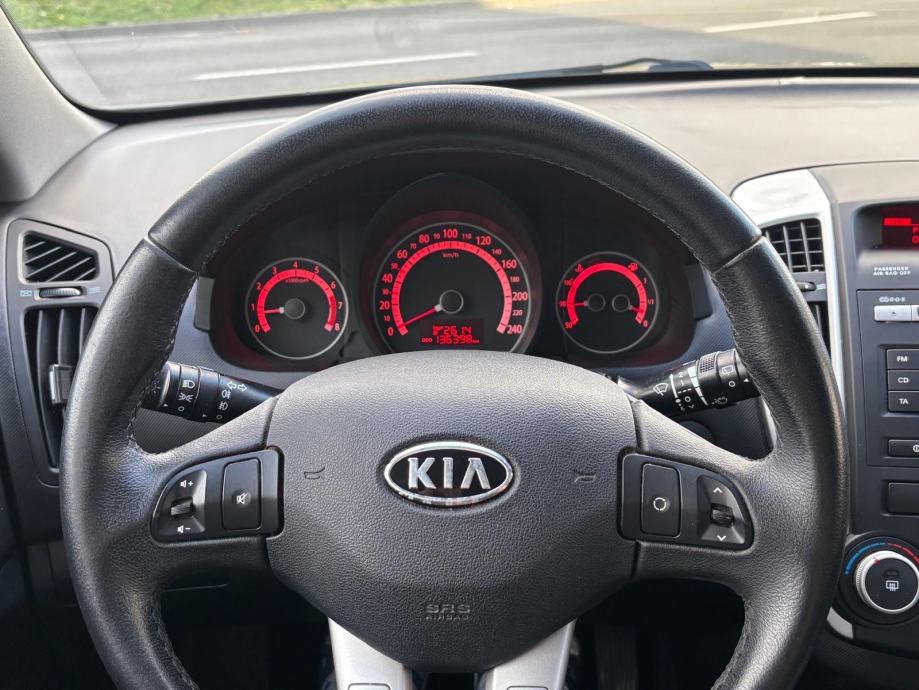 Kia Pro Ceed 1.4 benzin, kupljena u HR., samo 136ooo kilometara!, fotografija 17