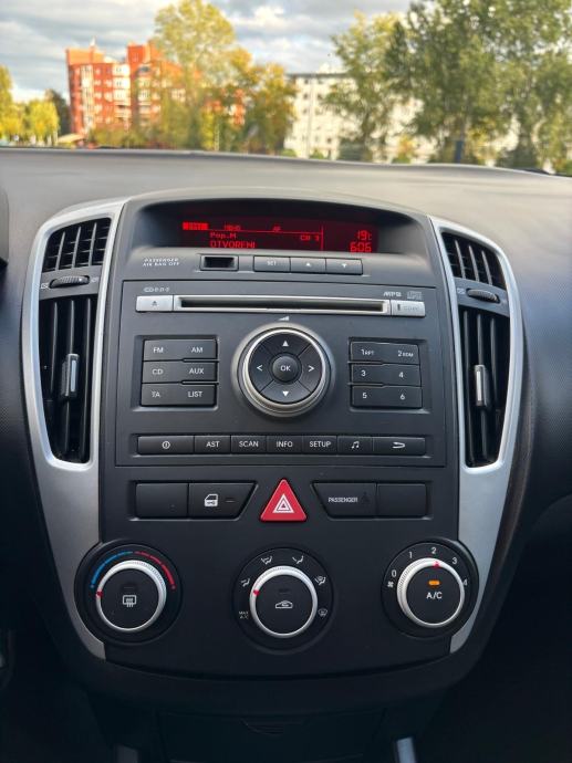 Kia Pro Ceed 1.4 benzin, kupljena u HR., samo 136ooo kilometara!, fotografija 18