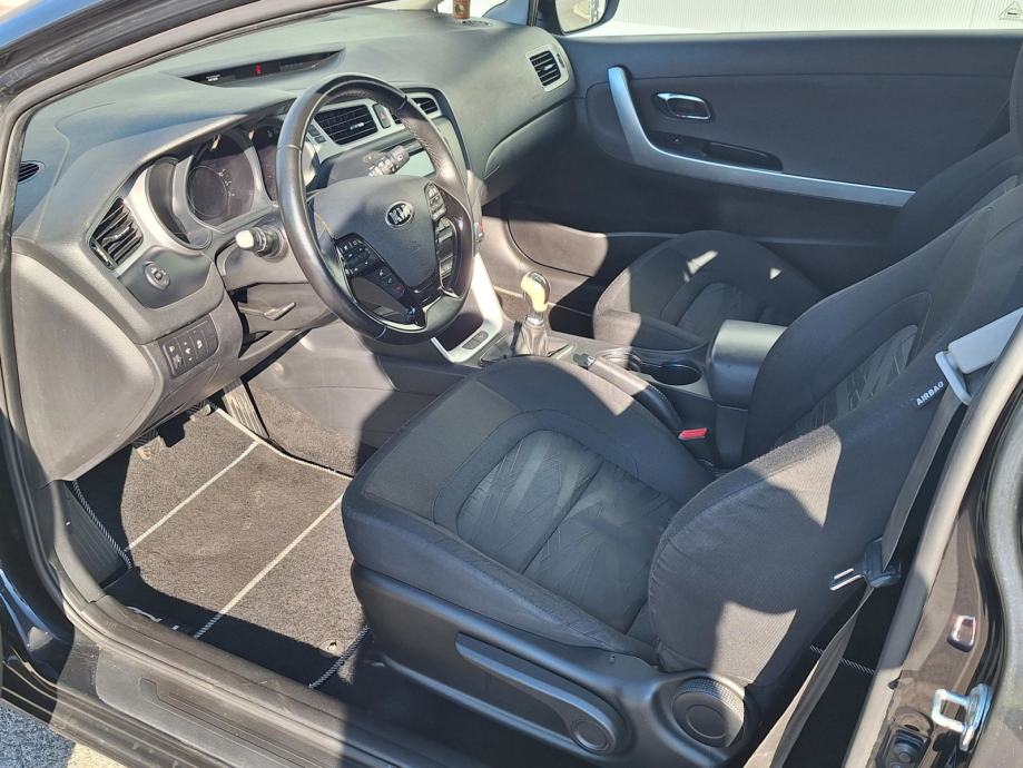 KIA PROCEED 2013. 1,4 BENZIN 169,000km, fotografija 8