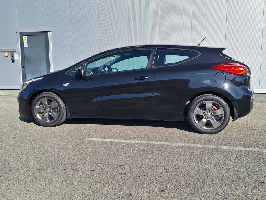 KIA PROCEED 2013. 1,4 BENZIN 169,000km, fotografija 3