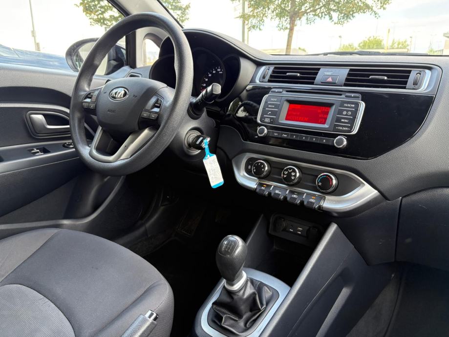 Kia Rio 1.1 CRDI °KLIMA°BLUETOOTH°MULTIFUNKCIJSKI VOLAN°, fotografija 13