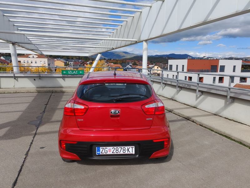 Kia Rio 1,4 CRDi, vlasnik, 6 brzina, kupljena u HR, fotografija 8