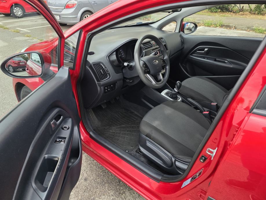 Kia Rio 1,4 EX *Odličan*145tkm*, fotografija 5