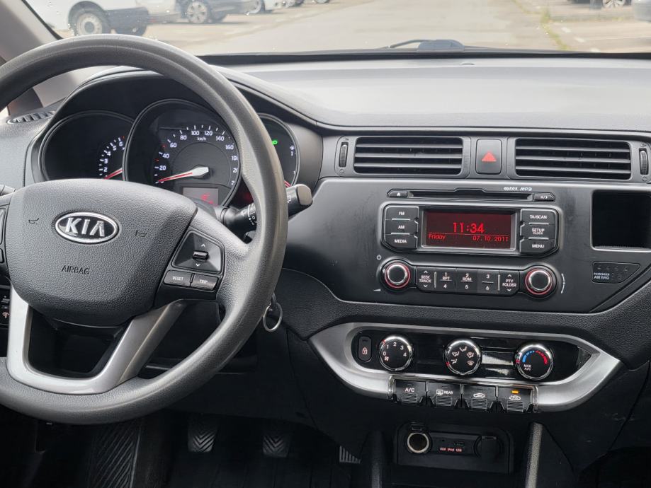 Kia Rio 1,4 EX *Odličan*145tkm*, fotografija 7