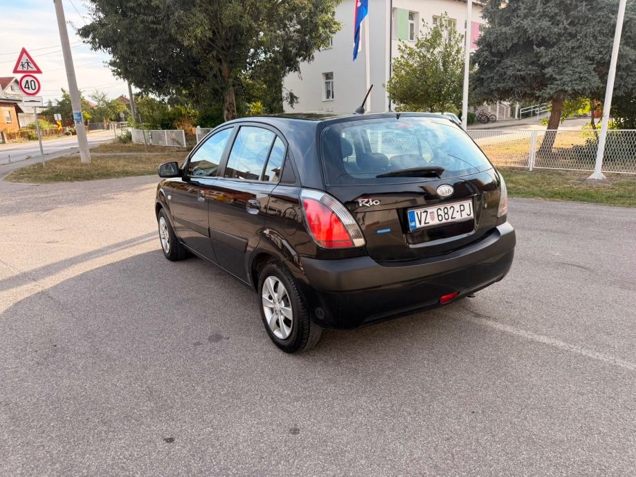 Kia Rio 1,4 i EX PLIN BENZIN AUTO ODLICAN, fotografija 2