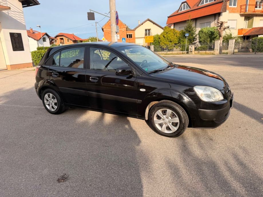 Kia Rio 1,4 i EX PLIN BENZIN AUTO ODLICAN, fotografija 3