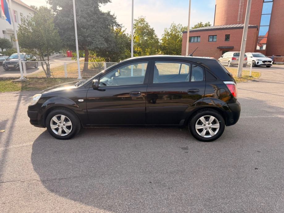 Kia Rio 1,4 i EX PLIN BENZIN AUTO ODLICAN, fotografija 6
