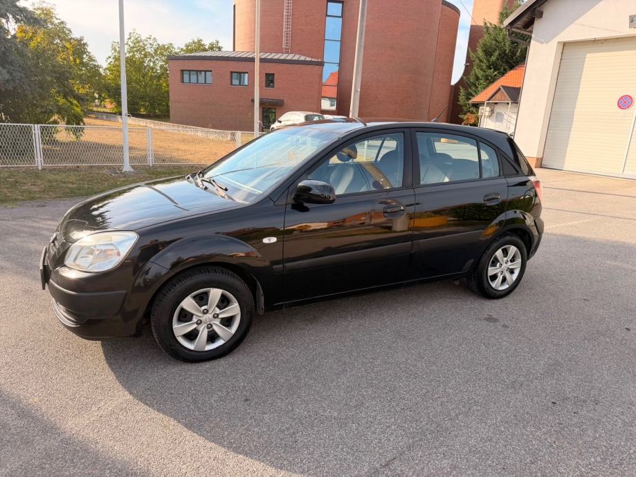 Kia Rio 1,4 i EX PLIN BENZIN AUTO ODLICAN, fotografija 7