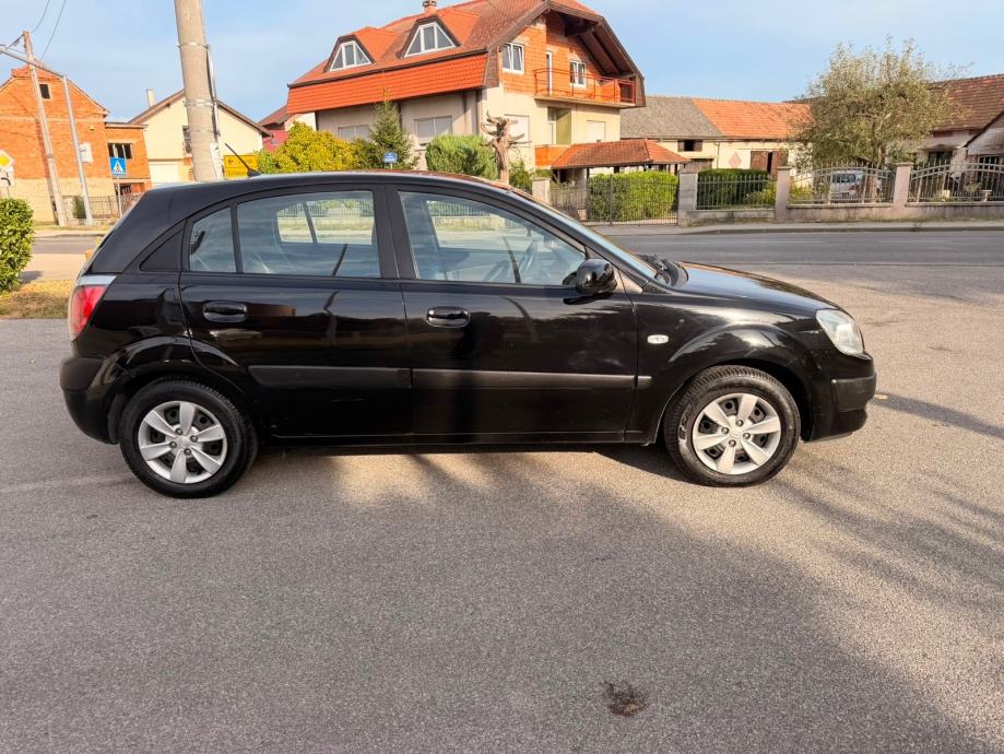 Kia Rio 1,4 i EX PLIN BENZIN AUTO ODLICAN, fotografija 10