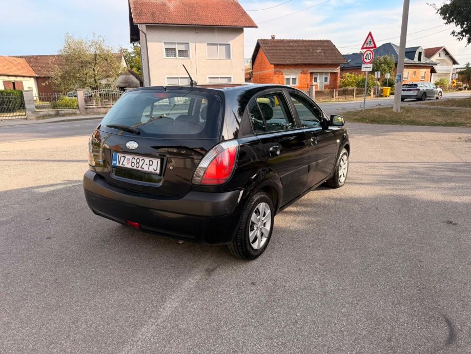Kia Rio 1,4 i EX PLIN BENZIN AUTO ODLICAN, fotografija 13