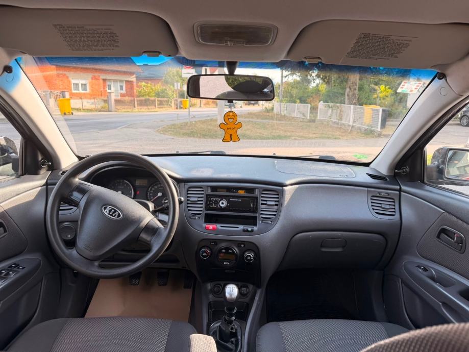 Kia Rio 1,4 i EX PLIN BENZIN AUTO ODLICAN, fotografija 14