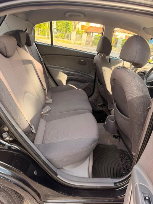 Kia Rio 1,4 i EX PLIN BENZIN AUTO ODLICAN, fotografija 18