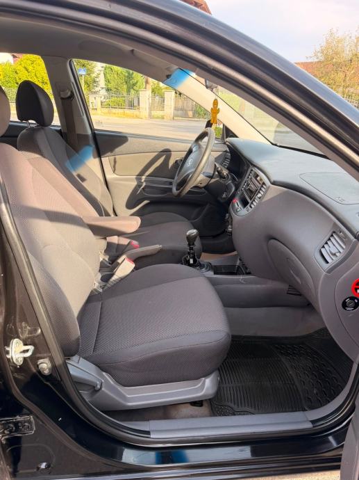 Kia Rio 1,4 i EX PLIN BENZIN AUTO ODLICAN, fotografija 20