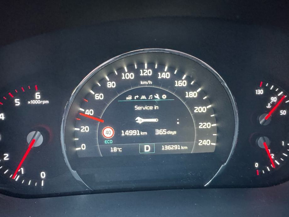 Kia Sorento 2.2 CRDi automatik REGAN 8/2027, fotografija 12