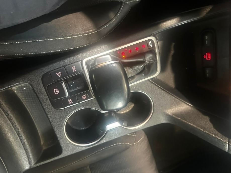 Kia Sportage 1,6 CRDI 136KS automatik/NAVI/LED/, fotografija 8