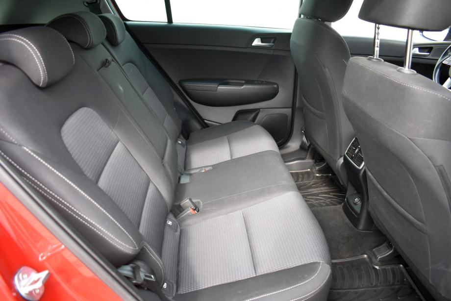 Kia Sportage 1.6 CRDI Black Design 7DCT*HR*1.VL.,TVORNIČKO,REG 08/27, fotografija 6