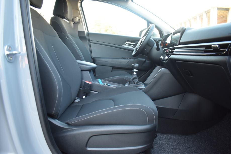 KIA SPORTAGE 1.6 T-GDI FRESH, NAVIGACIJA, MALO KM., JAMSTVO, fotografija 17