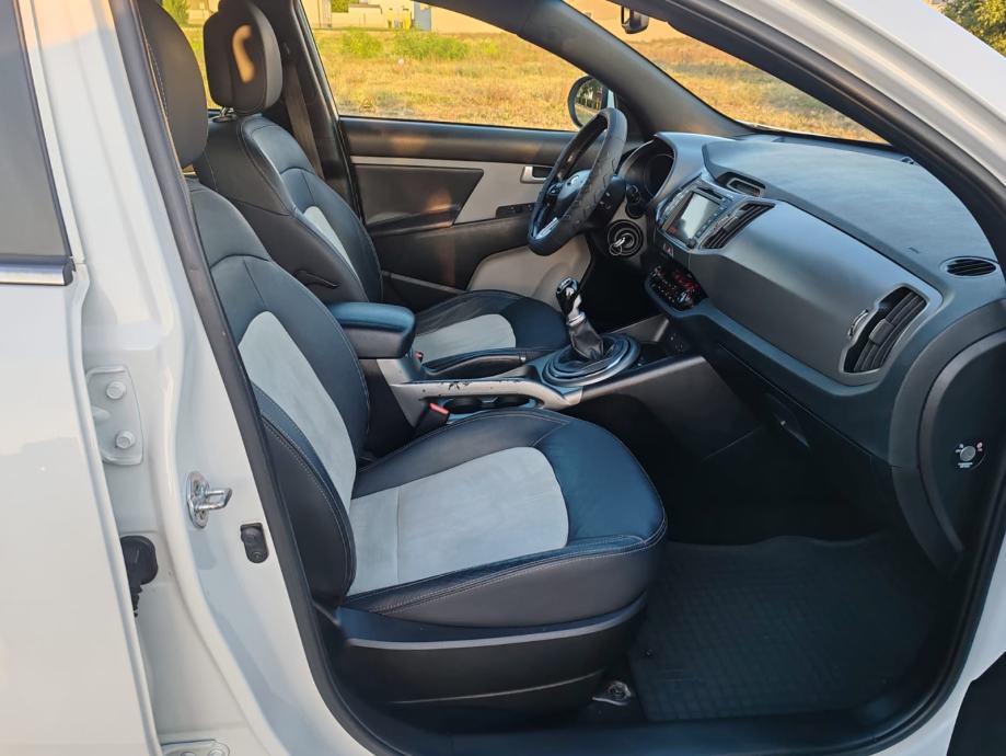 Kia Sportage 2,0 CRDi AWD, 158000 KM, 2015 G, KARTICE DO 36 RATA, fotografija 8