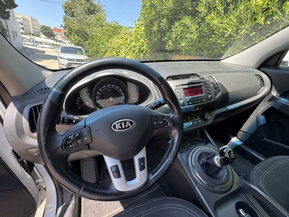 Kia Sportage 2WD 1,6 / Garažiran, očuvan, redovno servisiran, fotografija 6