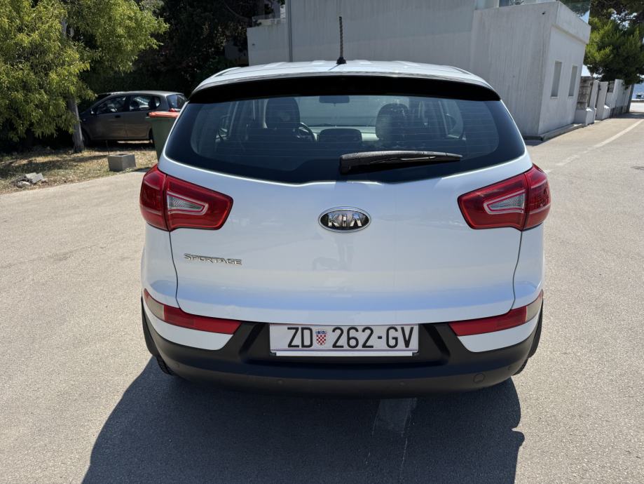 Kia Sportage 2WD 1,6 / Garažiran, očuvan, redovno servisiran, fotografija 4