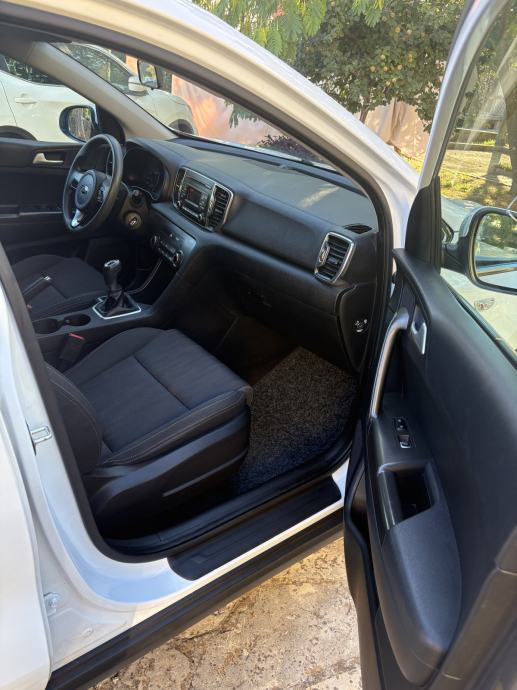 Kia Sportage 2WD 1,6 GDI Benzin, fotografija 8