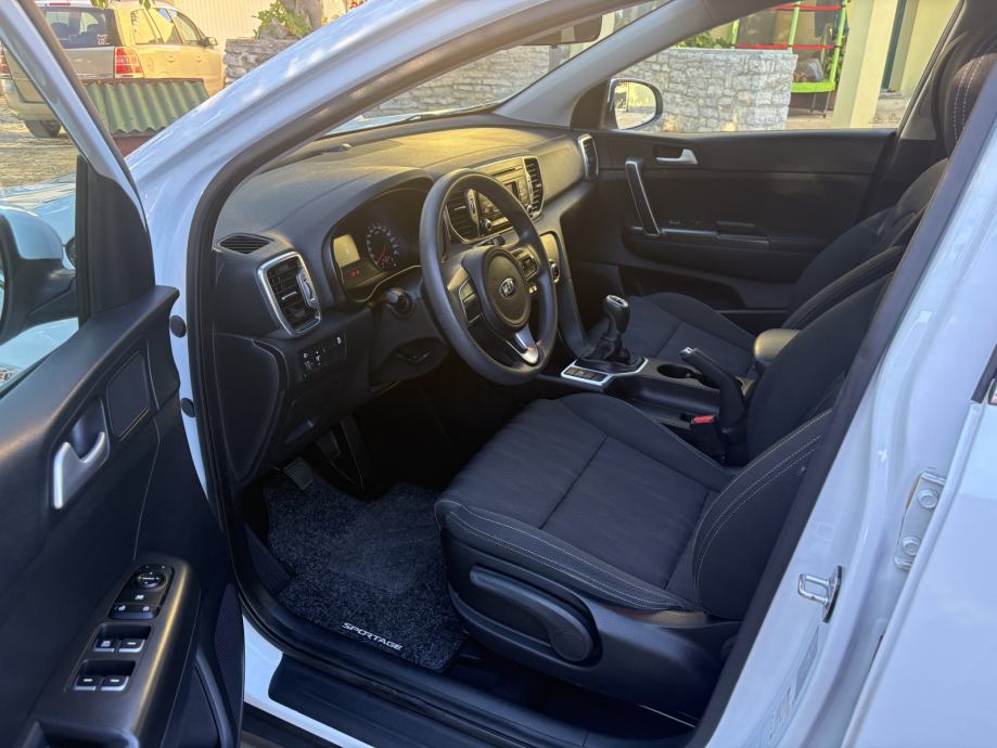 Kia Sportage 2WD 1,6 GDI Benzin, fotografija 9