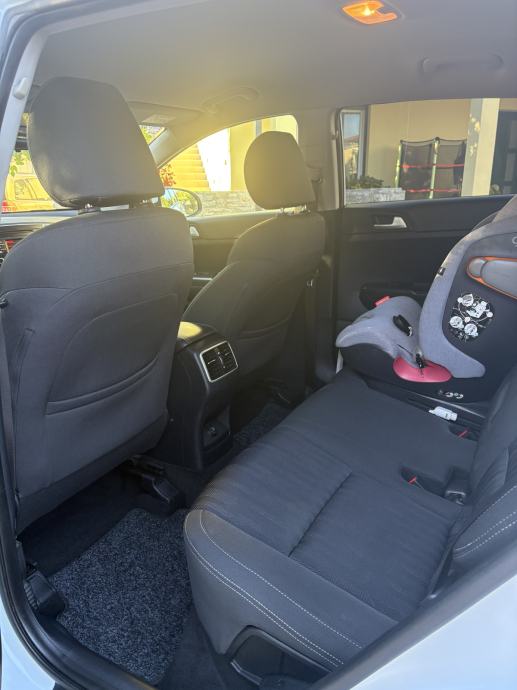 Kia Sportage 2WD 1,6 GDI Benzin, fotografija 10