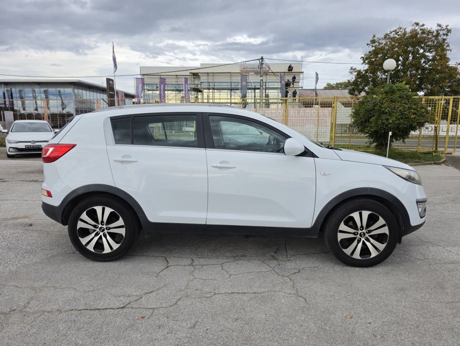 Kia Sportage 2WD 1,7 CRDi*SERVISNA *GARANCIJA 12 MJ *KARTICE 36 RATA*, fotografija 5